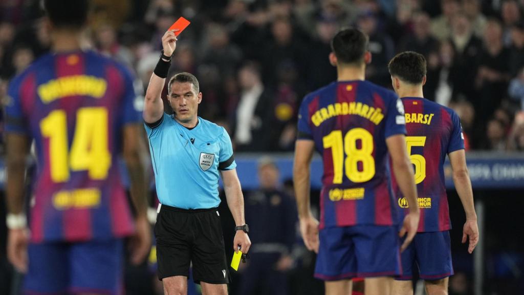 L'àrbitre István Kovács expulsa Pau Cubarsí en el Barça-Atlètic de Madrid de Champions