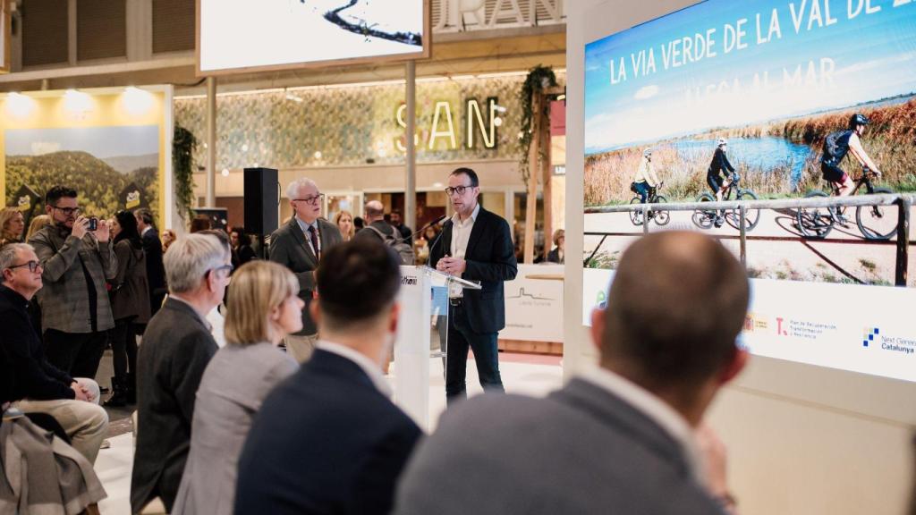 El presidente del Patronat de Turisme, Enirc Adell, presentando la Vía Verde de la Val de Zafán.jpg