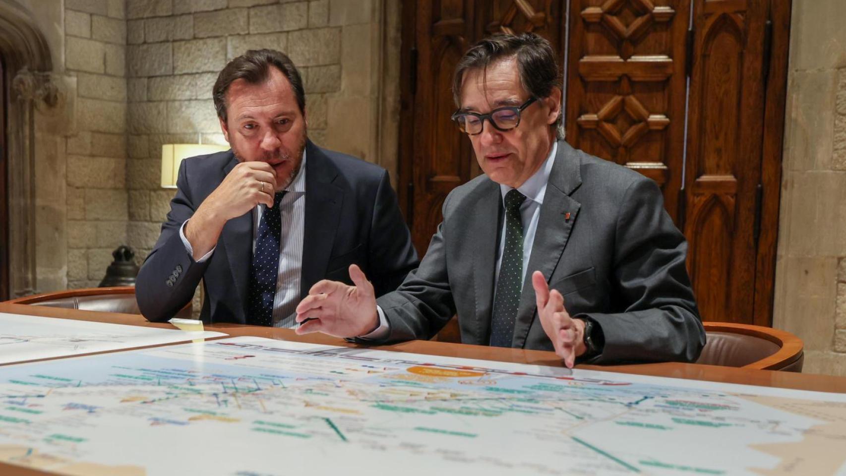 El ministro de Transportes y Movilidad Sostenible, Óscar Puente, y el 'president' de la Generalitat de Cataluña, Salvador Illa, en una reunión el 9 de abril de 2026