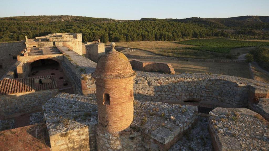 Vistes del Castell de Salses