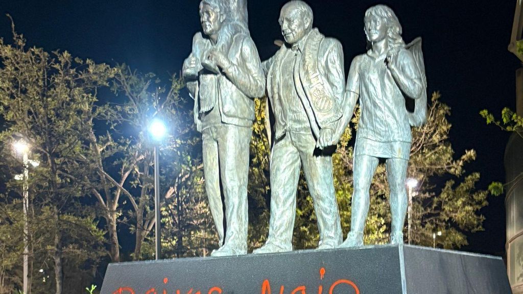 Els Boixos Nois vandalitzen l'Estàtua de l'Afició de l'Espanyol
