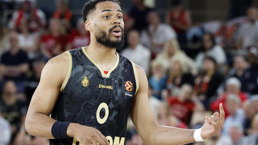 Elie Okobo bota la pilota al Barça de bàsquet-AS Monaco de l'Eurolliga