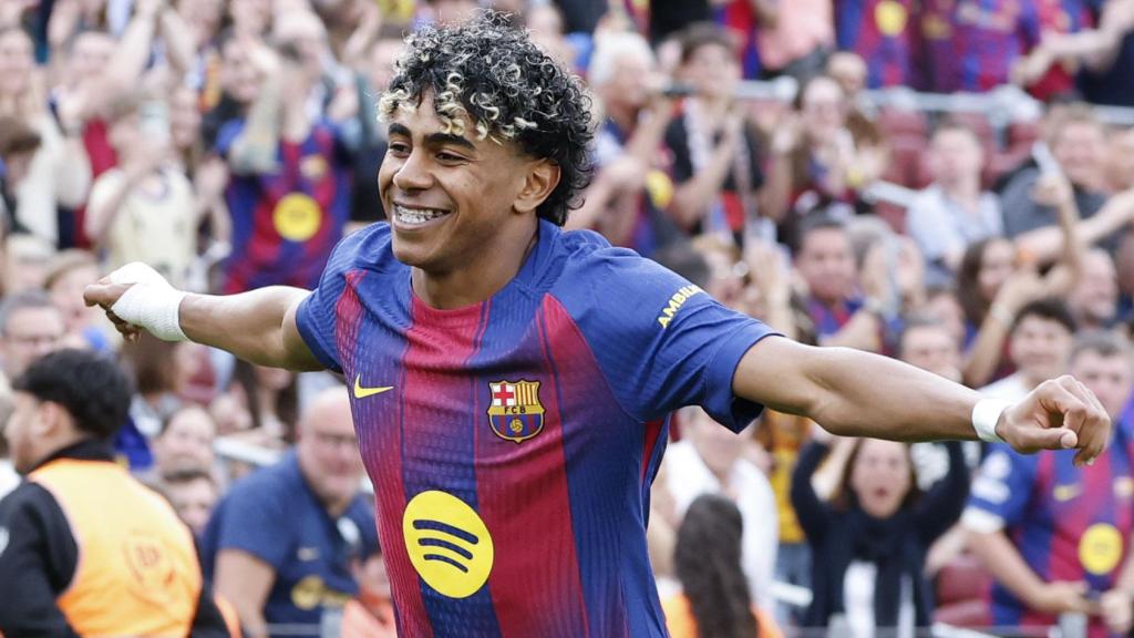 Lamine Yamal celebra su gol en el Barça-Espanyol