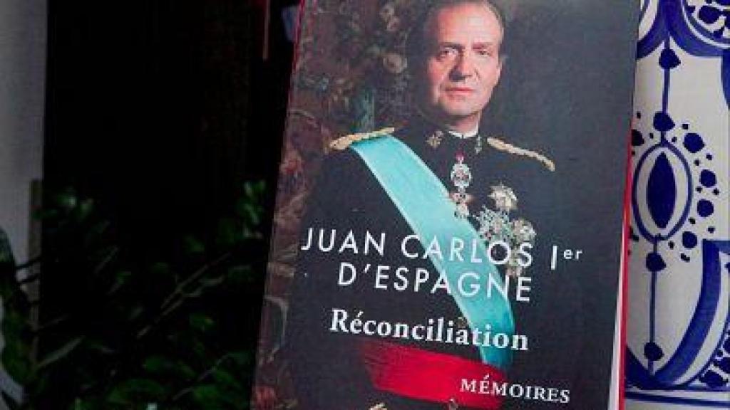 Portada del libro sobre el rey emérito, publicado en francés, con la ayuda de Laurence Debray