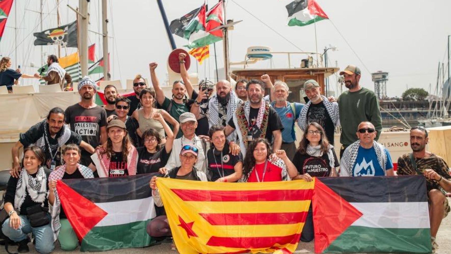 Miembros de la flotilla que partirá desde Barcelona a Gaza este 12 de abril