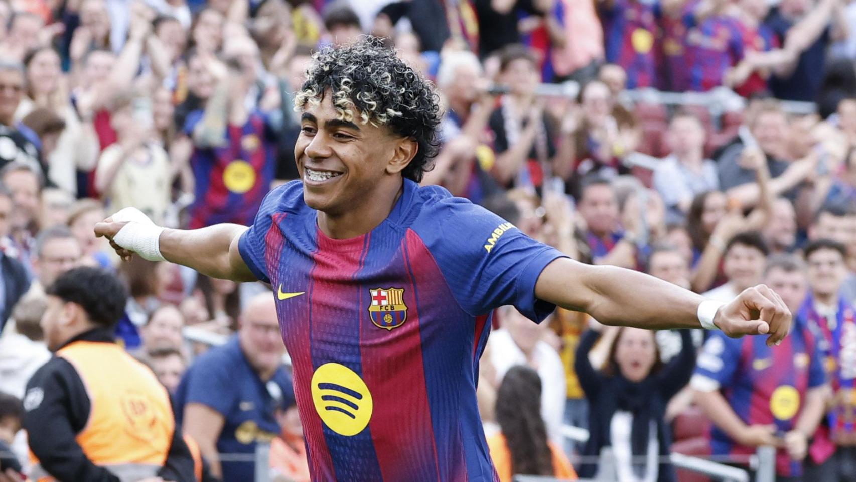 Lamine Yamal celebra su gol en el Barça-Espanyol