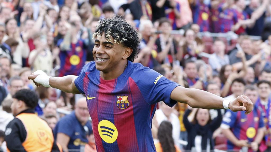 Lamine Yamal celebra el seu gol al Barça-Espanyol