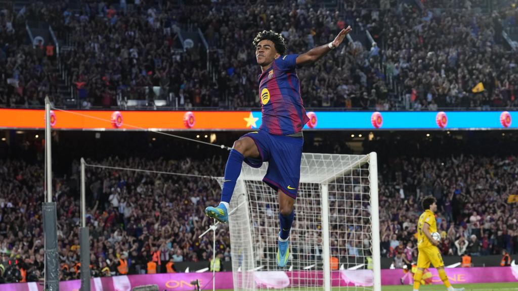 Lamine Yamal celebra su gol en el Barça-Espanyol