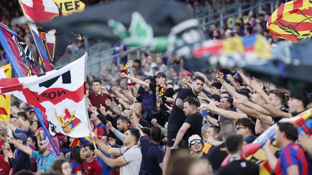 El Camp Nou celebra un gol en el Barça-Espanyol