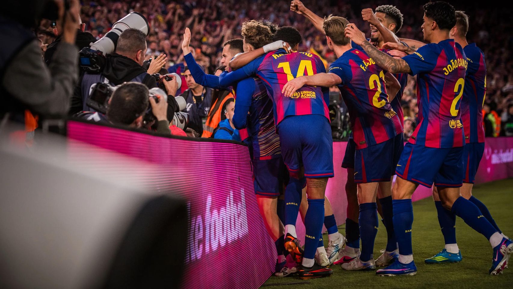 La plantilla del Barça se vuelve loca con el gol de Lamine Yamal al Espanyol