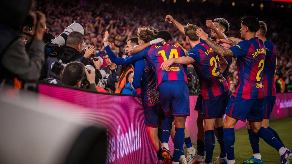 La plantilla del Barça es torna boja amb el gol de Lamine Yamal a l'Espanyol
