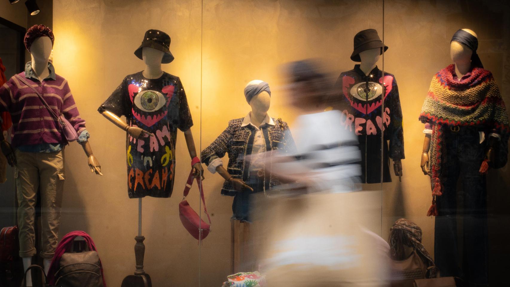 Maniquíes en una tienda de ropa