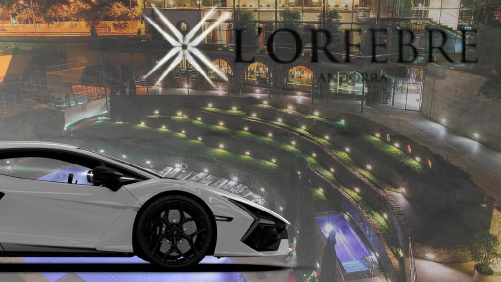Un coche de alta gama, el Arsenal Masculino y el logo de l'Orfebre Andorra