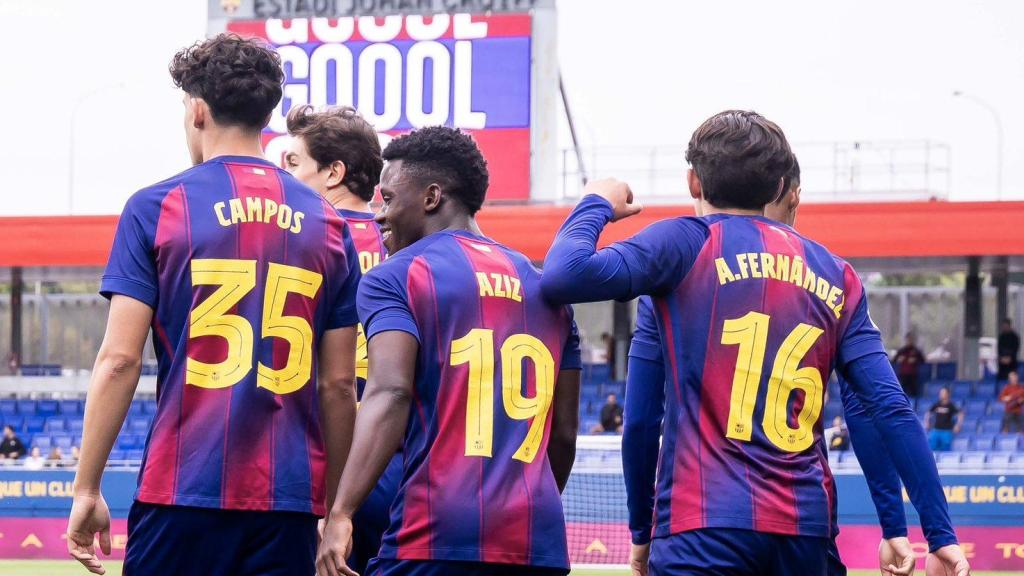 Los jugadores del Barça B celebran un gol en el derbi.jpg