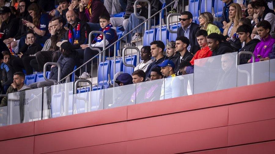 Lamine, Balde, Gavi i Araujo al Johan Cruyff.jpg