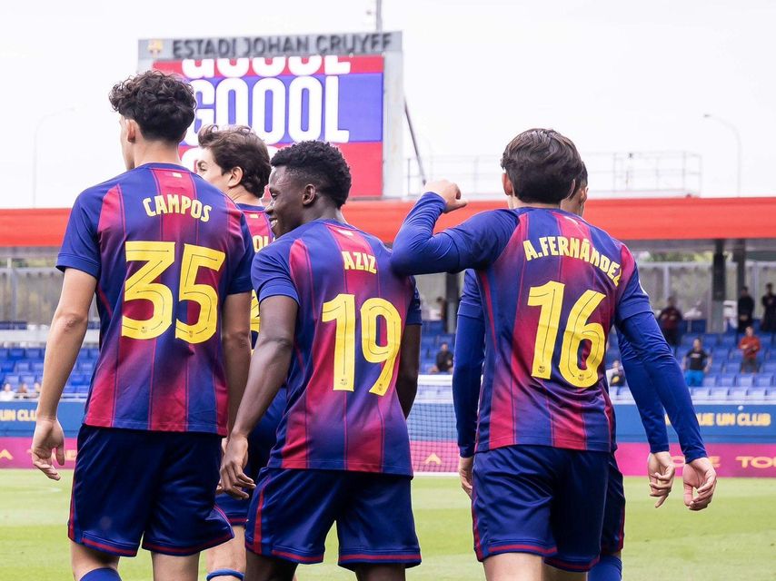 Els jugadors del Barça B celebren un gol en el derbi.jpg