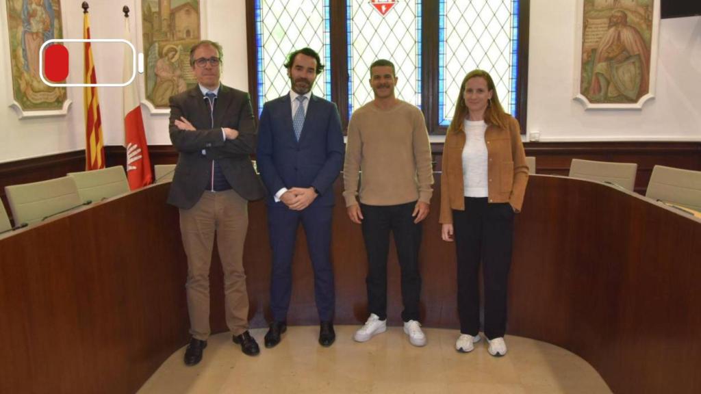 Marc Fernández Costa (segundo por la izquierda), administrador de Truyols Servicios Funerarios