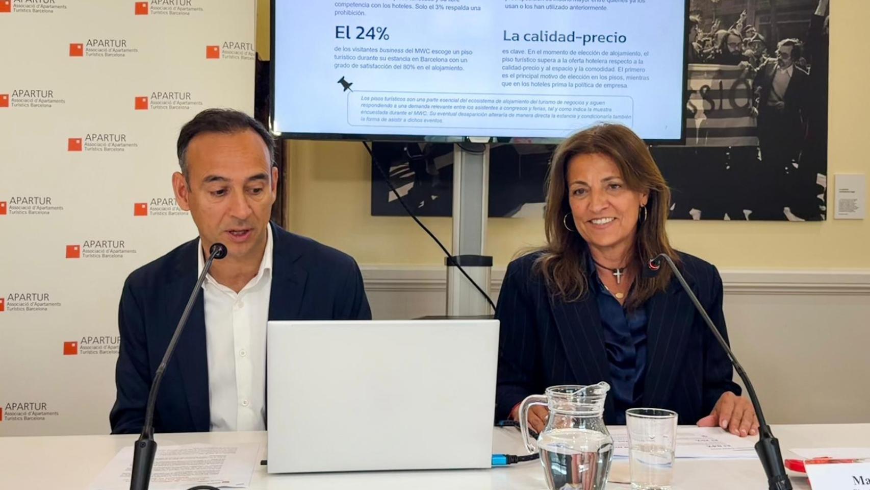 Presidente de Apartur, Enrique Alcántara, y Directora General de Apartur, Marian Muro
