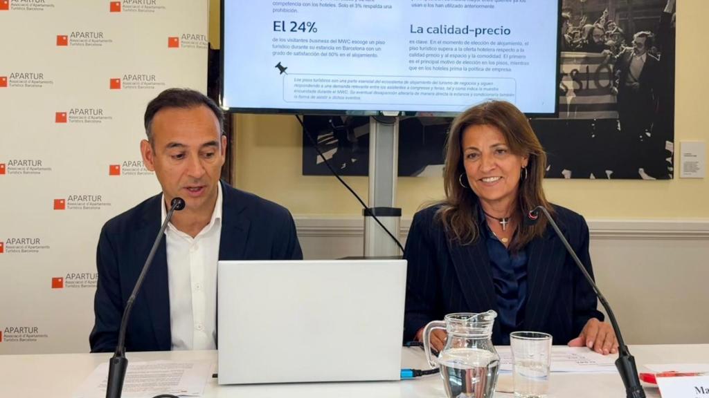 Presidente de Apartur, Enrique Alcántara, y Directora General de Apartur, Marian Muro