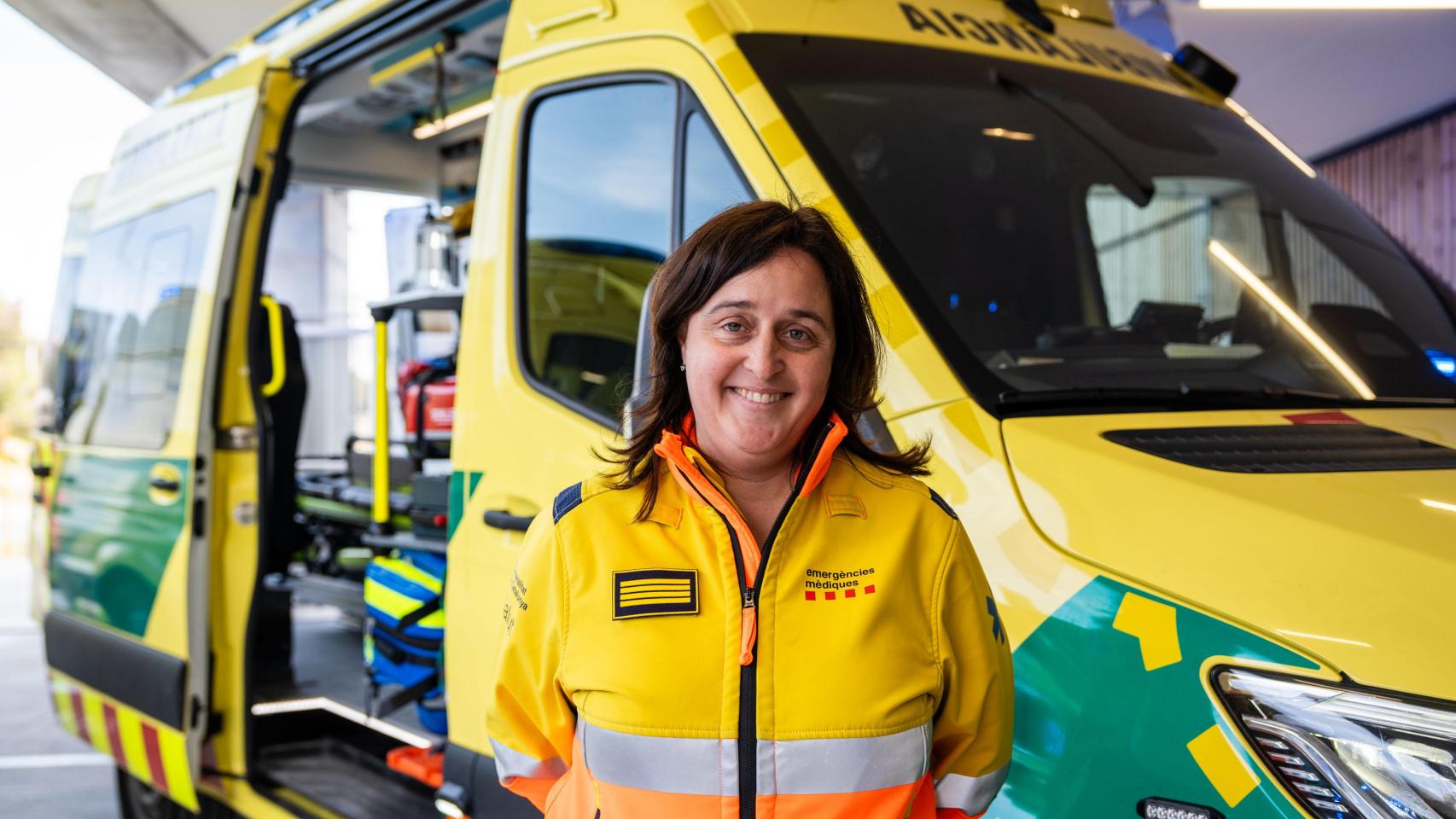 La directora del Sistema d'Emergències Mèdiques (SEM), Anna Fontquerni, en la presentación de las nuevas ambulancias, en la nueva sede en Bellvitge, l'Hospitalet de Llobregat (Barcelona)