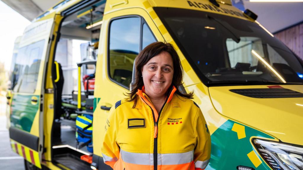 La directora del Sistema d'Emergències Mèdiques (SEM), Anna Fontquerni, en la presentación de las nuevas ambulancias, en la nueva sede en Bellvitge, l'Hospitalet de Llobregat (Barcelona)