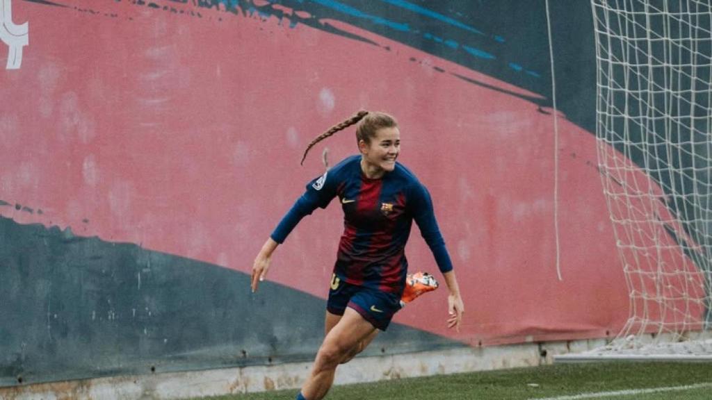 Natalia Escot celebra un gol amb el Barça Femení B