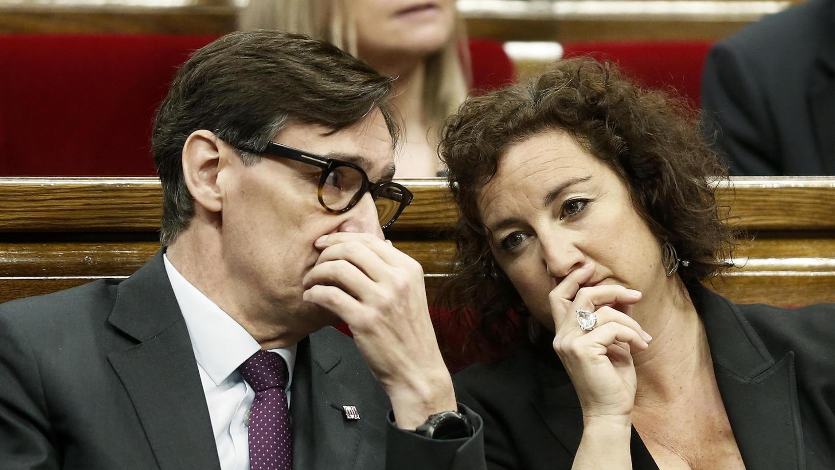 Salvador Illa y Alicia Romero, en el pleno del Parlament. EFE/Andreu Dalmau