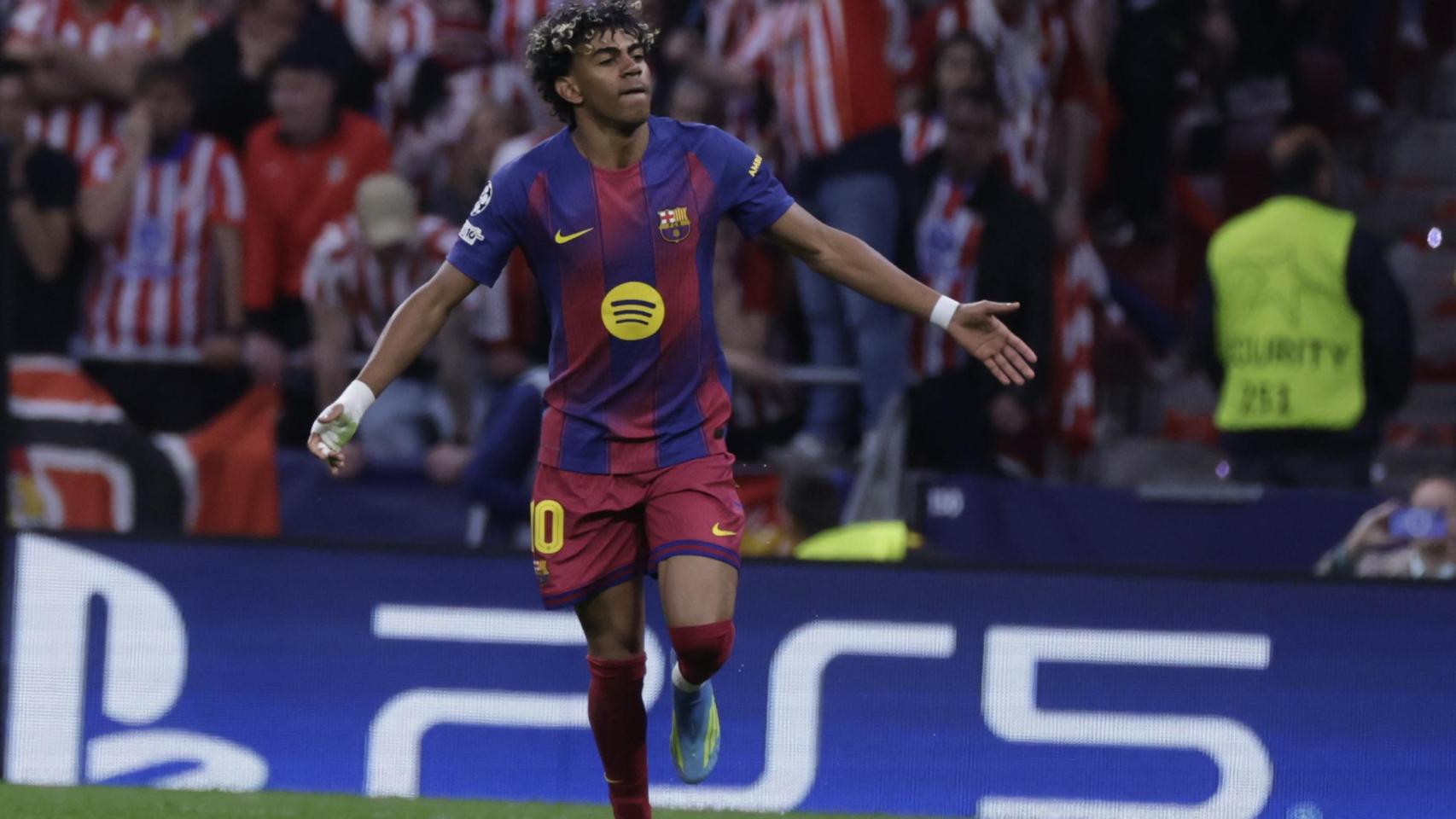 Lamine Yamal celebra su gol en el Atlético de Madrid-Barça de Champions League