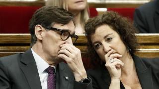 Salvador Illa y Alicia Romero, en el pleno del Parlament. EFE/Andreu Dalmau