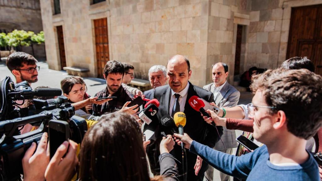 Atenció a la premsa del 'conseller' de Presidència, Albert Dalmau, al Palau de la Generalitat