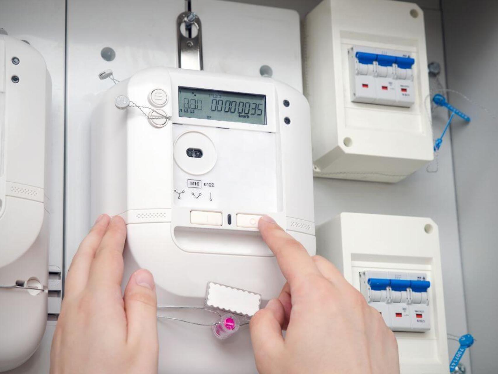 El coste de la factura de la luz depende del consumo –reflejado en el contador– y de la tarifa