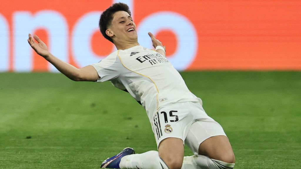 Arda Güler celebra el seu gol de falta al Bayern de Munic-Reial Madrid de la Champions League