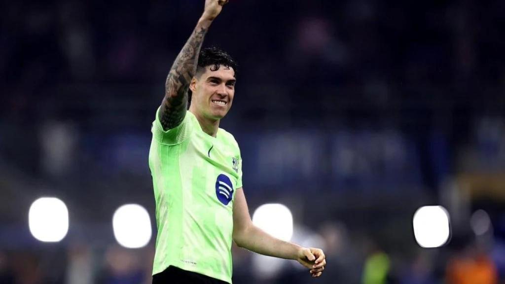Alessandro Bastoni celebra el pase del Inter a la final de la Champions League 2024-25