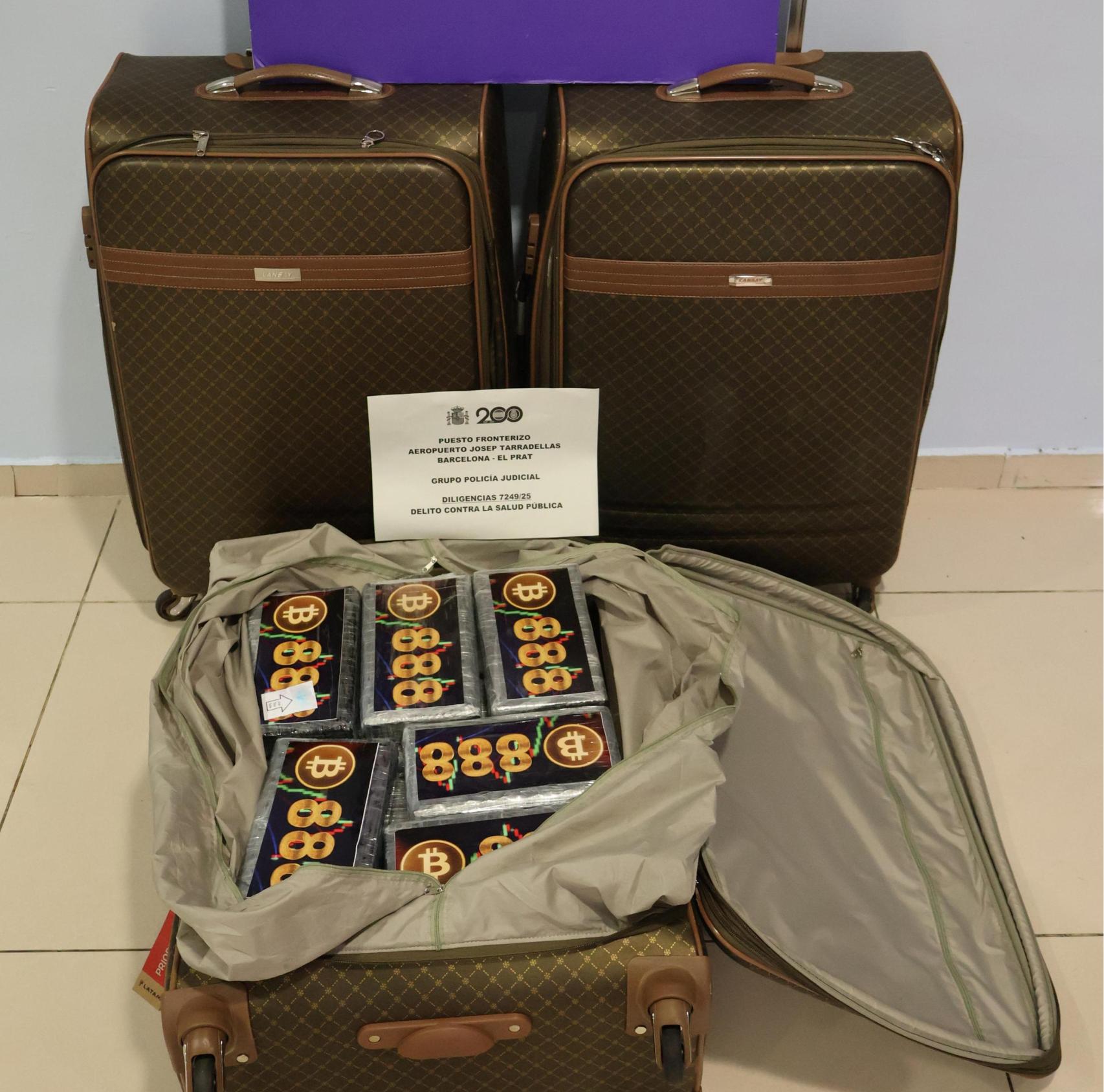 Les tres maletes interceptades a l'aeroport del Prat