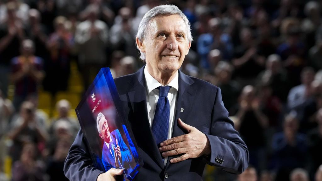 Svetislav Pesic, homenatjat pel Palau Blaugrana per la seva retirada en el Barça de bàsquet-Bayern de Munic