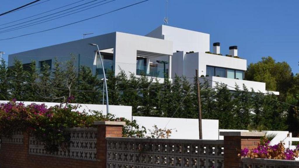 La casa de Leo Messi des d'una panoràmica exterior