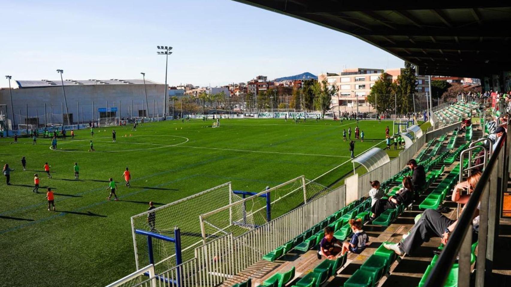 El campo del Cornellà, durante un partido
