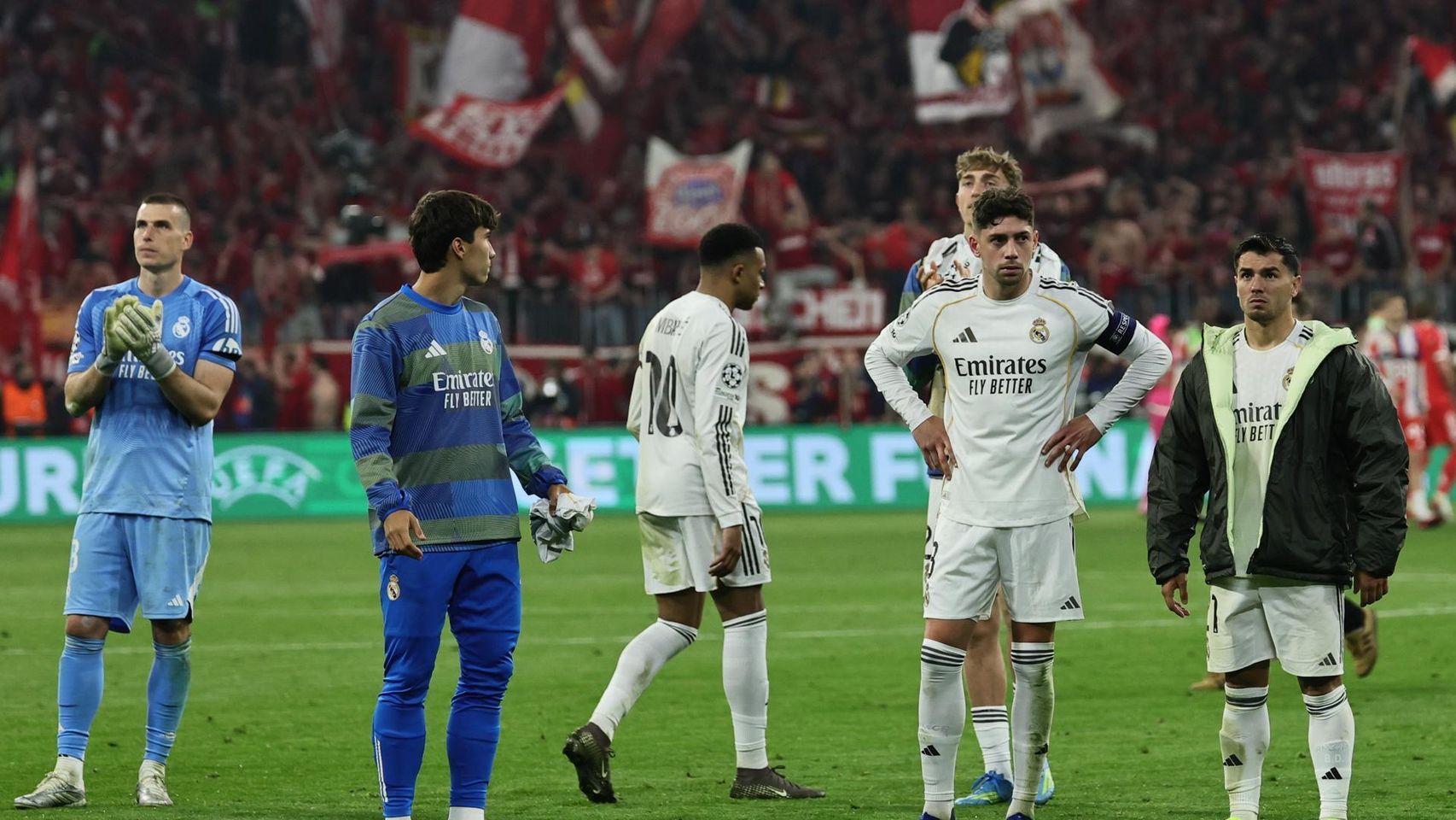 Jugadores del Real Madrid, tristes tras caer eliminados contra el Bayern de Múnich