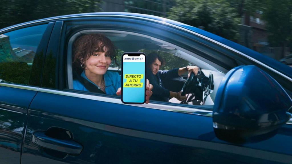 Cliente de Allianz Direct en un coche