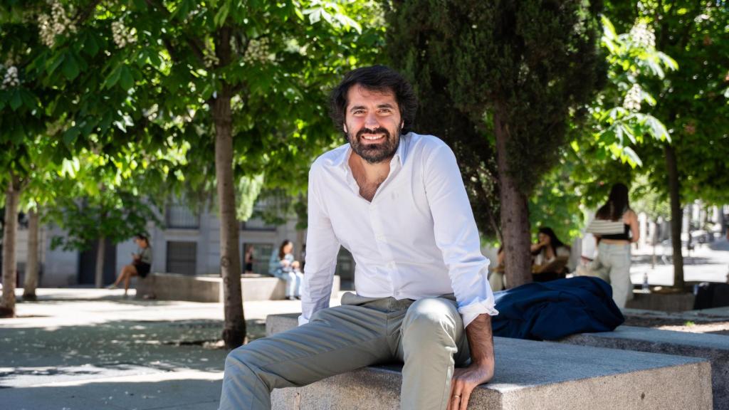 El escritor y periodista Daniel Ramírez, en la entrevista con 'Letra Global' en Madrid