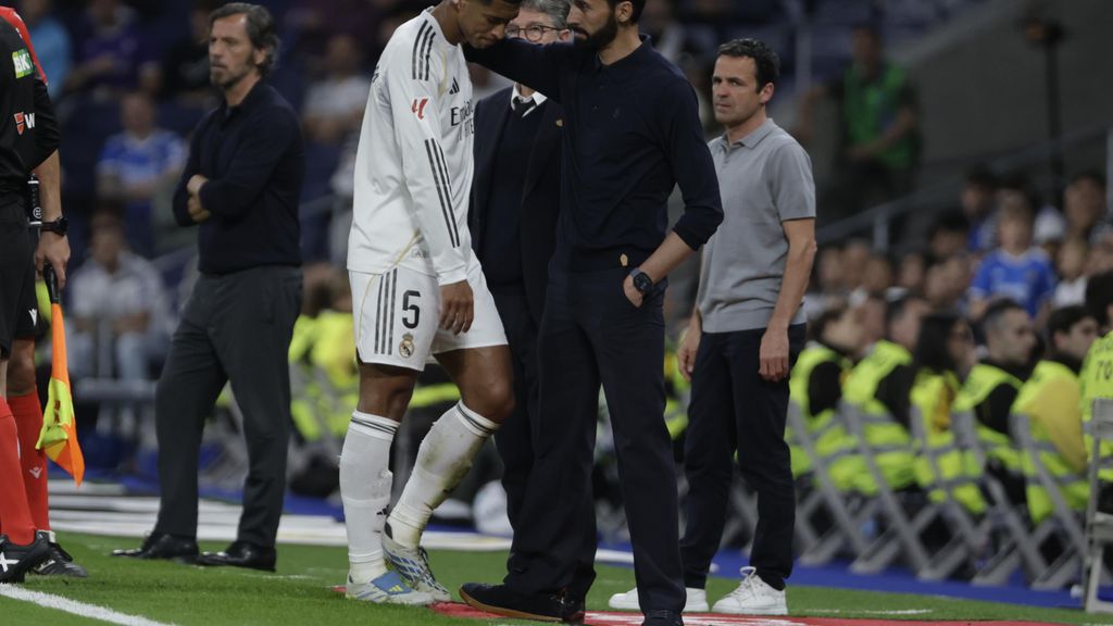 Jude Bellingham marxa enfadat després del seu canvi al Reial Madrid-Alabès de la Lliga