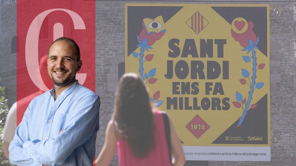 Gerard Mateo y una lona promocional de Sant Jordi 2026 en la plaza de la Catedral
