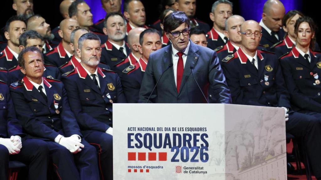 El presidente de la Generalitat, Salvador Illa, durante su intervención en el acto de celebración del Día Nacional de las Escuadras el 22 de abril en Barcelona