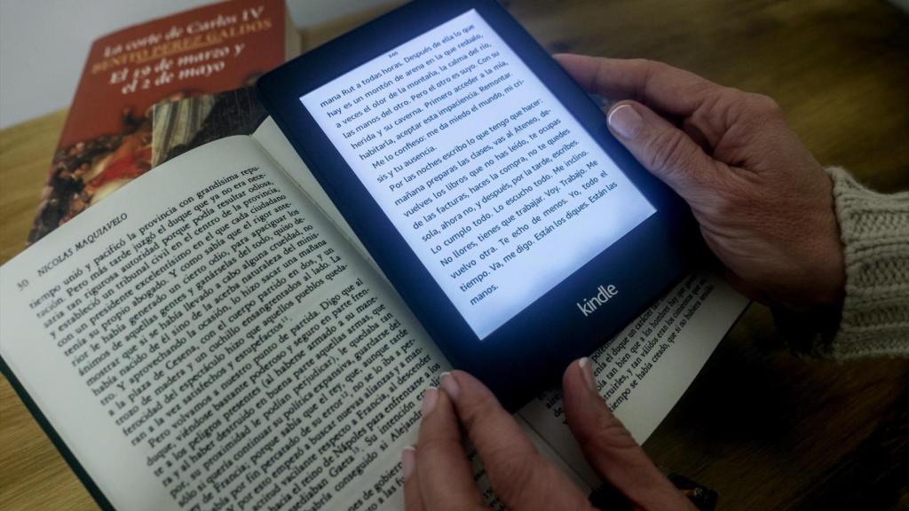 Libro digital y en papel (recurso)
