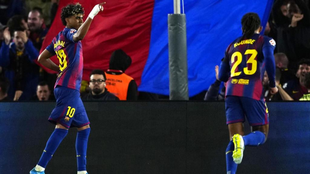 Lamine marca y se lesiona