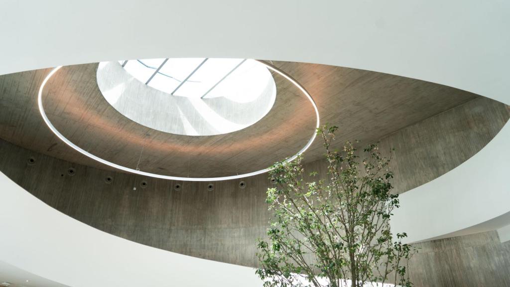 L'escala que uneix les dues plantes d'un dels dos edificis del CaixaResearch Institute; tot i que un ja està inaugurat, el segon entrarà en funcionament el 2027