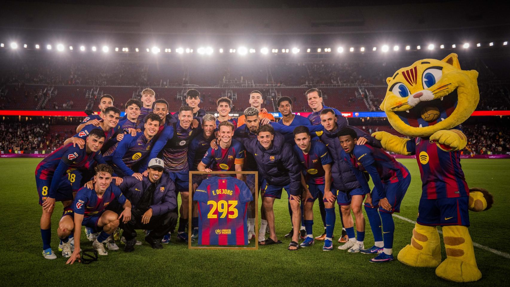 Frenkie de Jong celebra los 293 partidos con la camiseta del Barça, el jugador neerlandés con más participaciones en la historia del club