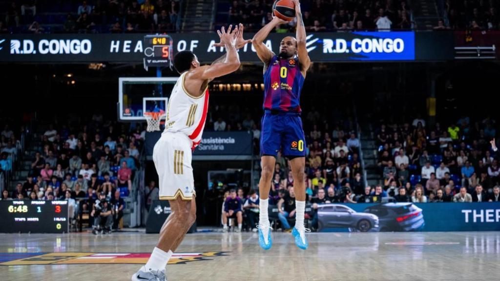 Kevin Punter lanza a canasta en el Barça de basket-Estrella Roja de la Euroliga