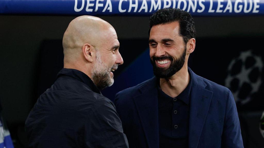 Pep Guardiola y Álvaro Arbeloa se saludan en la Champions League