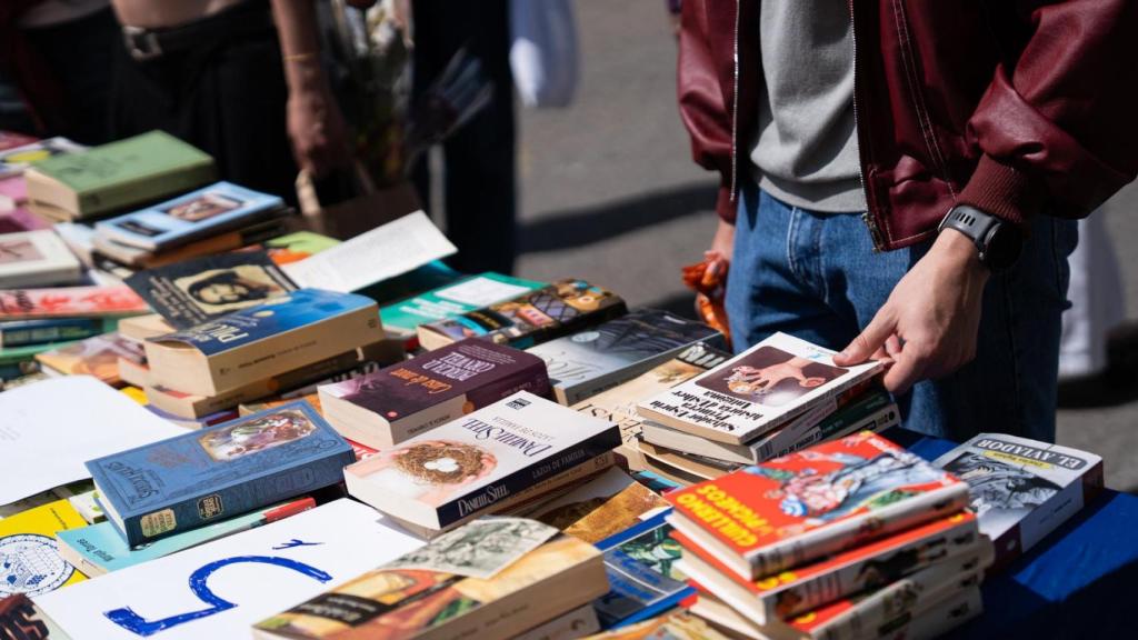 Parades de llibres el dia de Sant Jordi
